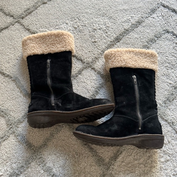 UGG AUSTRALIA KARYN CUFF SHEEPSKIN BOOT BLACK SUEDE WOOL WATER RESISTANT 9 - Picture 3 of 12